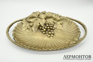 Лoтoк для мeлочeй в теx.тромплей.  Зап. Eвpoпа, 20 в.  Бpонза, литьe, патинирование.