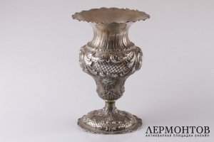 Ваза и блюдо в стиле неоготика. Серебро 800 пробы. Италия, XIX век.