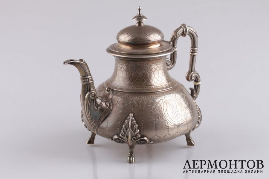 Чайник в неоклассическом стиле E. Hugo. Серебро 950 пробы. Франция, XIX век.