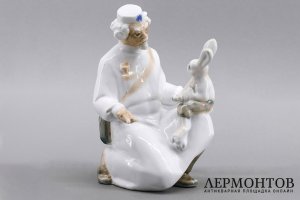 Статуэтка Докор Айболит. Г. Чечулина, авторская. Фарфор, роспись. СССР, Дулево, 1976.