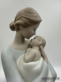Статуэтка «Настоящая любовь» (A Mother's Embrace). Фарфор, Lladro, скульптор Marco Antonio Noguerón, Испания