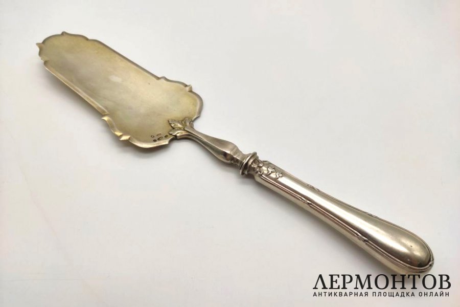 Лопатка с бантом. Серебро 84 пр. Российская империя, братья Хемпель, 1908-1915.