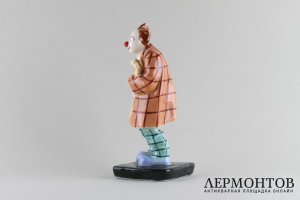 Статуэтка Клоун с букетом. Ditmar  Urbach, Чехословакия. Фарфор, 1918-1938 гг