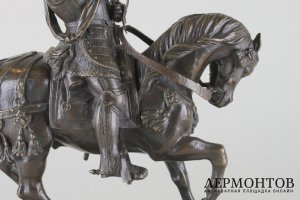 Скульптура Рыцарь, обнажающий меч. Бронза. Европа, 20 век.