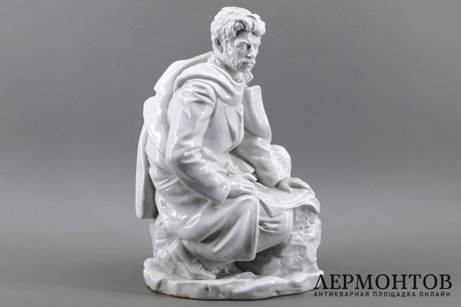 Статуэтка Сталин в ссылке. Фарфор. СССР, ЛФЗ, Захаров Е., 1950е гг.