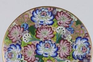 Блюдо с флоральным орнаментом. Клуазоне. Китай, 1950-70-е гг.