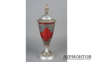 Кубок, декорированный накладными элементами и медальонами. СССР, 1950-е гг.