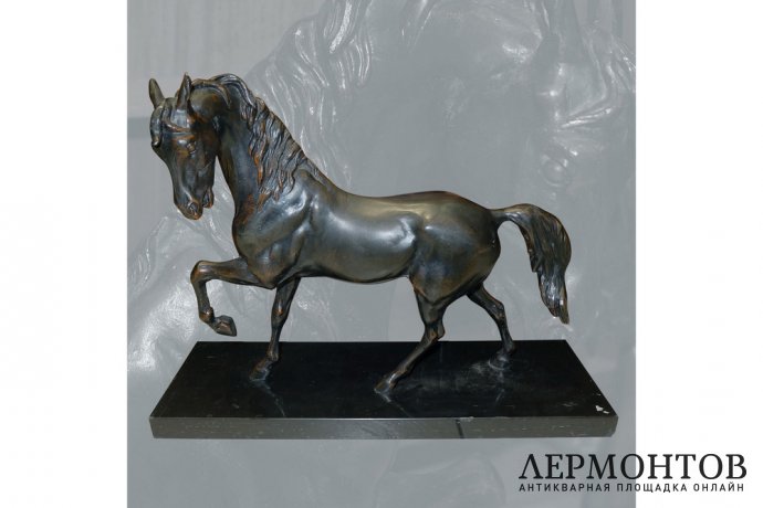 Интерьерная скульптура Конь