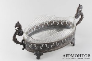 Ваза для фруктов, декорированная пальметтами. Россия, Москва, фирма Лорие. Серебро 84