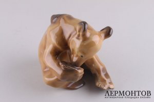 Статуэтка. Сидящий мишка. Мануфактура Allach. Германия. XX в.