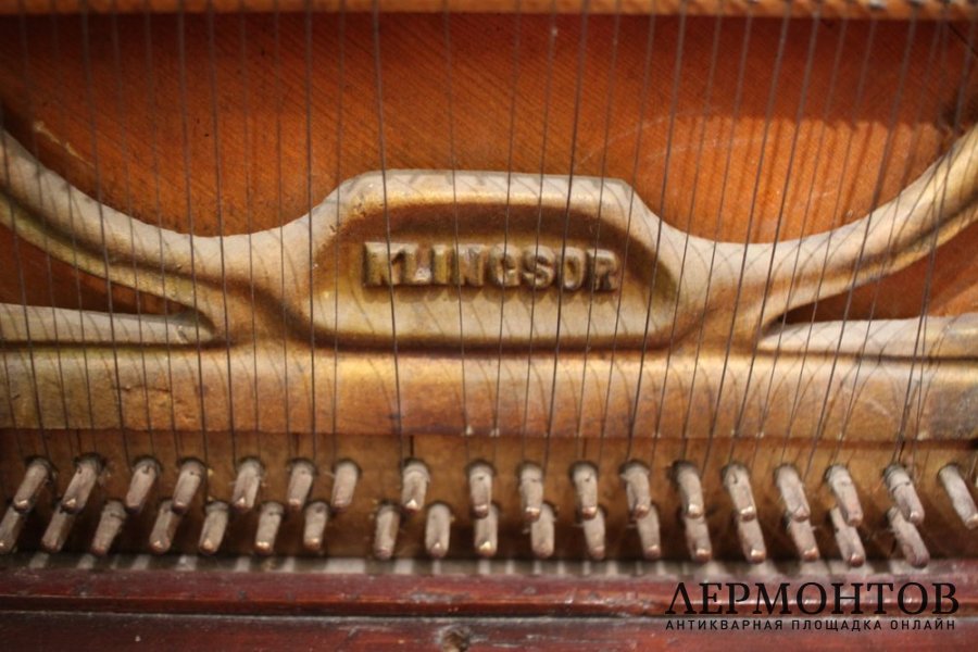 Граммофон со струнами фирмы Klingsor в стиле Модерн.  Германия, 1910-1920-е гг.