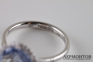 Перстень с голубым сапфиром и бриллиантами. Золото 750 пробы.