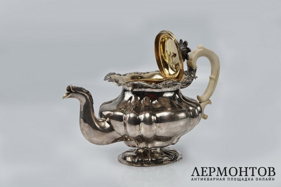 Чайник. Серебро 84 пробы, золочение. Российская Империя, XIX век.