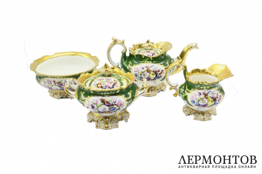 Чайный сервиз с цветами. Россия, з-д А. Попова, 1850-е гг.  Фарфор, роспись.