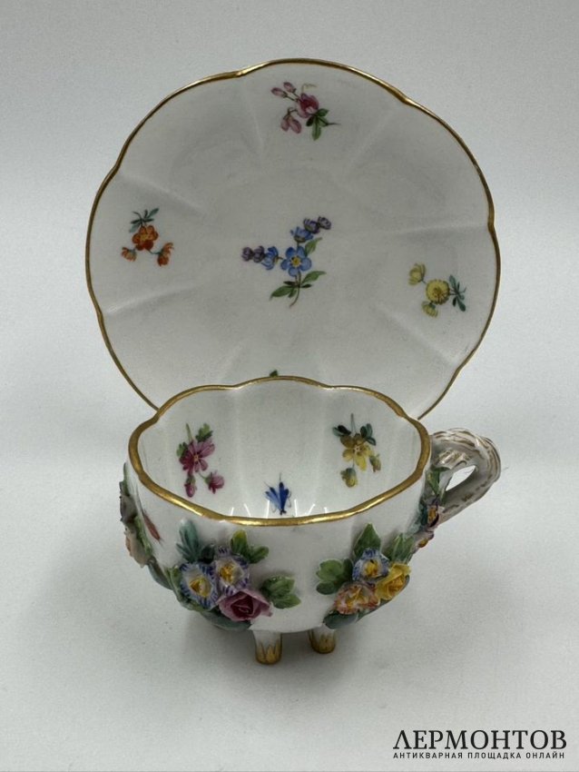Кофейная пара с лепными розами. Фарфор, роспись, золочение, Meissen, Германия, 19 век
