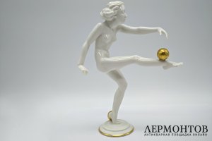 Статуэтка Девушка с мячом, ар-деко. Фарфор. Германия, Hutschenreuther, 1955-1968