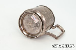 Подстаканник лаконичной формы. Россия, мастер PJS, 1889 год. Серебро 84 пробы.