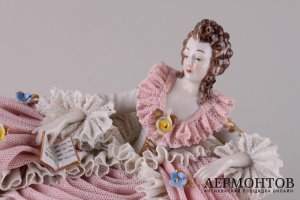 Статуэтка Мадам Помпадур. Германия, сер. 20 в. Фарфор.