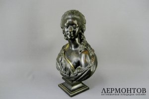 Кабинетная скульптура Бюст Марии-Антуанетты. Бронза, патинирование. Франция, XIX век. 
