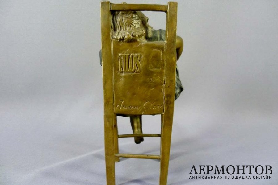 Девочка на стуле. Бронза, патинирование. Франция, ХХ век.