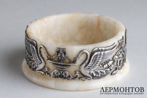 Солонка из камня. Фирма Болин. Серебро 84 пробы. Россия,начало 20 века. 