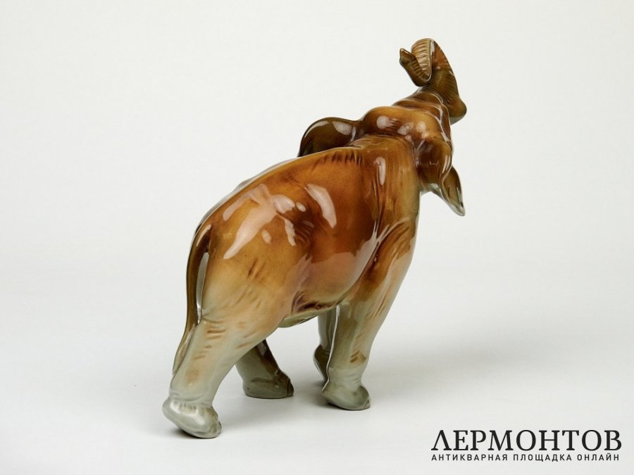 Статуэтка «Слон». Фарфор, Royal Dux, Чехословакия, 1950-е годы