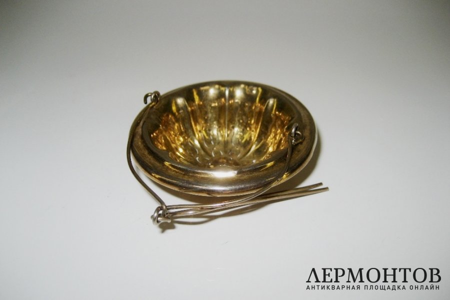 Ситечко. Серебро 950 пробы, золочение. Франция, XIX век.