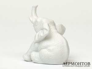 Статуэтка «Сидящий слоненок». Фарфор, Rosenthal, Германия, XX век
