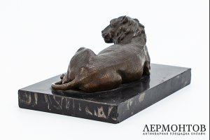 Статуэтка Львица кормит львят. Франция, 1 половина 20 века. Бронза, литье. Камень.