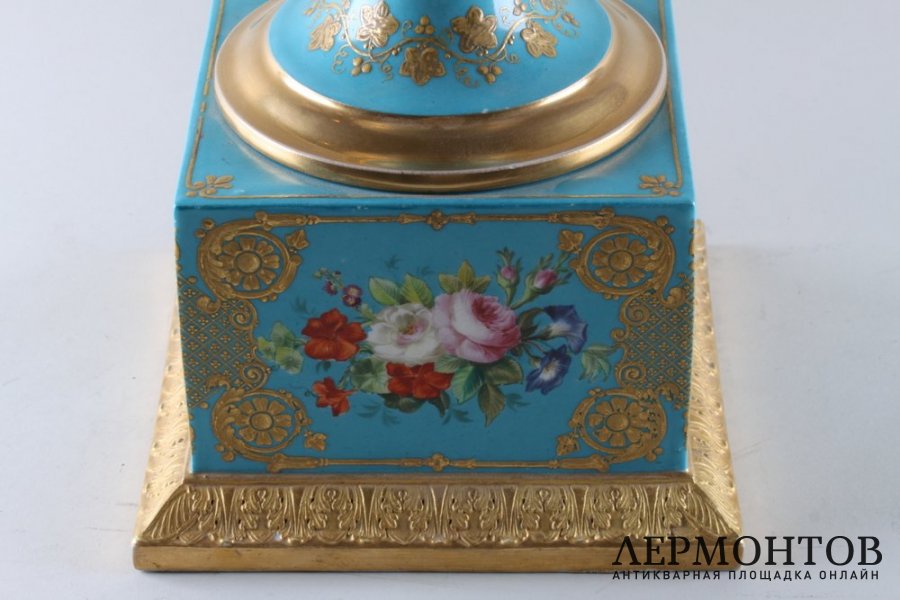 Ваза. Франция, Севрская мануфактура.  Фарфор, бронза.