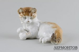 Статуэтка Кошка лежащая с мячом. Фарфор.  Фабрика Hutschenreuther, Германия, 1970-е.