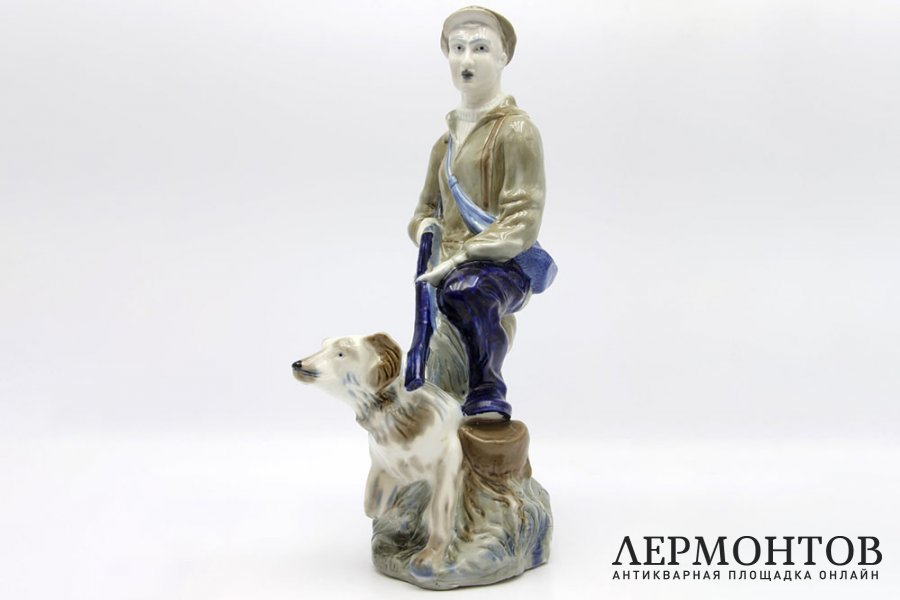 Большая скульптура Охотник с собакой. СССР, 1980е. Фарфор, роспись.