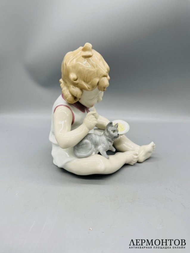 Статуэтка «Девочка с кошкой». Фарфор, роспись, Grafenthal, Германия, 1985–1990 годы