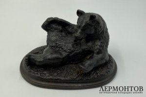 Скульптура Медвежонок валяющийся. Россия, Каслинский завод, 1937-1940 гг. Чугун.