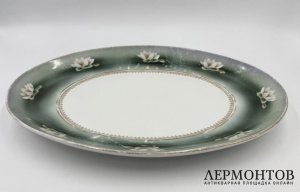 Блюдо Кувшинки. Россия, Кузнецов, 1900-е гг. Фарфор, деколь с подрисовкой.