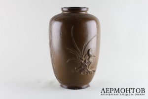 Ваза с изображением георгина, ветки сливы и птицы. Бронза. Япония, 2 половина ХХ в.