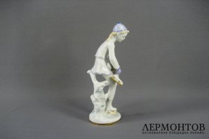 Юная фигуристка. Фарфор. СССР, ЛФЗ, 50-60-е годы ХХ века.