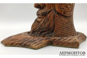 Шкатулка в русском стиле Богатырь. Дерево, резьба. Российская империя, начало ХХ в.