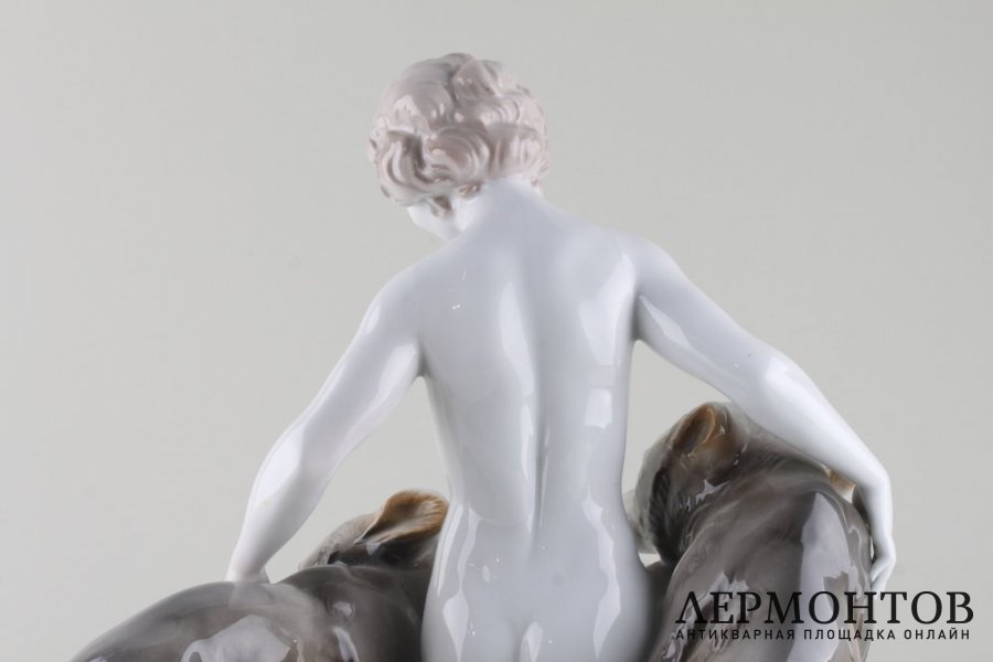 Статуэтка. Девушка с медвежатами. Rosenthal. Германия, XX в.