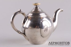 Чайный сервиз из трех предметов на подносе. Серебро 84 пробы. Россия,1898-1914 год.