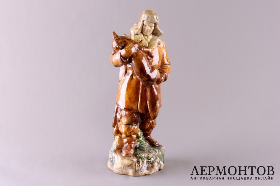 Статуэтка Охотник с лисицей, СССР, 20 в. Гжель
