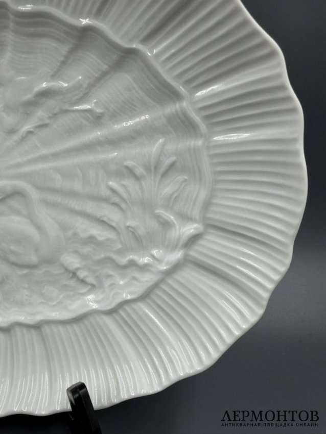 Овальное блюдо из «Лебединого сервиза», 30 × 22 см. Фарфор, Meissen, Германия
