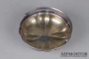 Вазочка с ручкой. Российская империя,  фирма И. Сазикова, 1863 год. Серебро 84. 