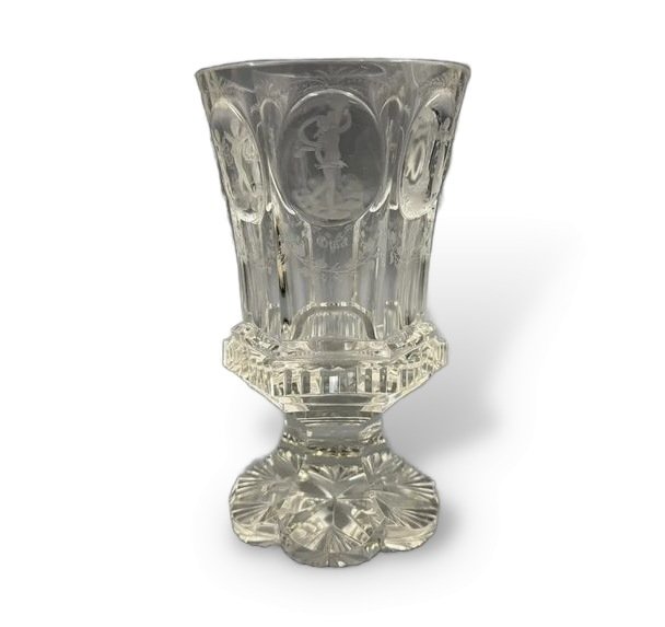 Кубок с гравированными медальонами. Хрусталь, Европа, 1860–1880 годы