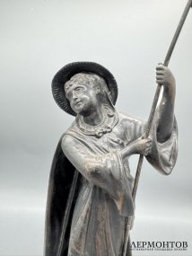 Статуэтка «Пастушок (Паломник)». Чугун, Каслинский завод, формовщик А. Плотников, 1908 год, возможно, повтор