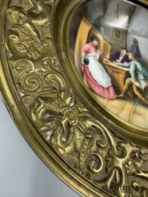 Ваза на ножке с фарфоровой живописной вставкой. Металл, фарфор, Западная Европа, конец 19 — начало 20 века