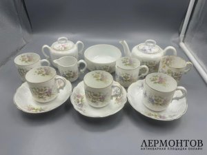 Кофейный сервиз с цветами в стиле модерн. Фарфор, деколь, фабрика Гарднера, Россия, 1880–1890 годы