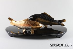 Окимоно Зеркальные карпы. Бронза. Япония, первая треть ХХ в.