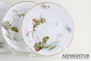 Четыре тарелки в стиле модерн. Фарфор. Российская империя, фабрика Кузнецова, 1880-е.