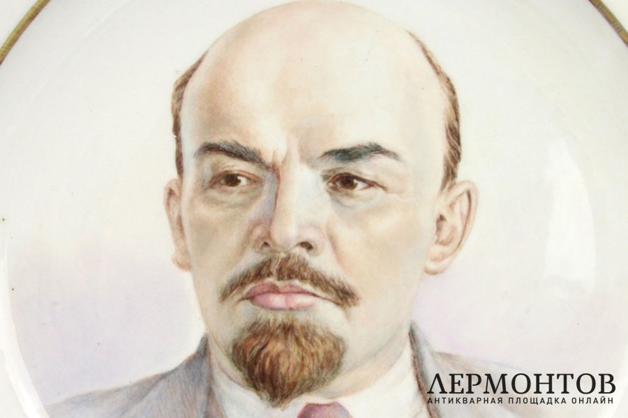 Блюдо В.И. Ленин, агитация. СССР, Дулево, В. Юрьевская, 1947 г. Фарфор, роспись.